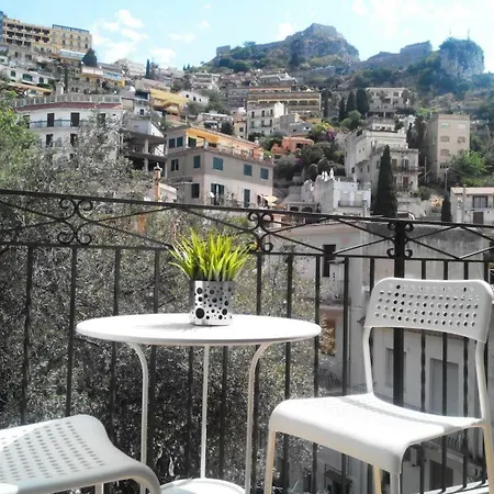 Castle And Sea View Apartment Taormina